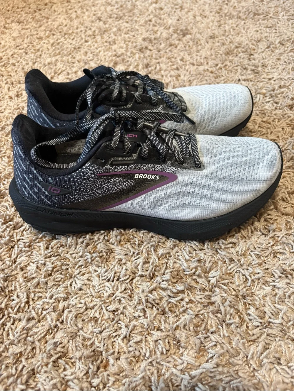 Brooks Launch 10 Running Shoes in Black Violet Women’s size 8
